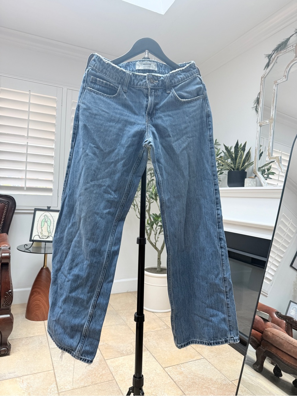Hollister Women's Light Blue Low-Rise Baggy Jeans - Classic Denim - Picture 3 of 10